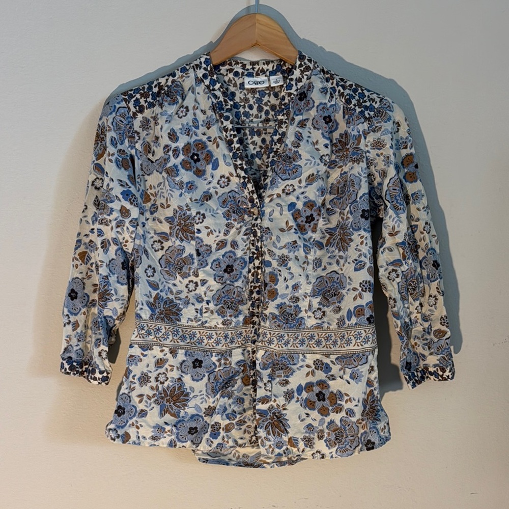 Vintage Women’s Cato Floral 1/2 sleeve Button down Blouse. Size Small.